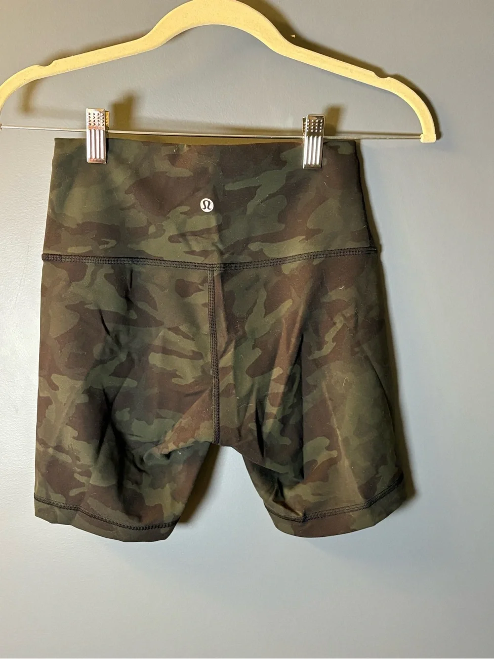 Lululemon High-Waist Camo Women’s Bike Shorts - Picture 2 of 5